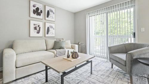Durham Apartment | Landing - Modern Apartment with Amazing Amenities (ID9307X04)