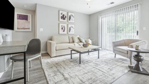 Durham Apartment | Landing - Modern Apartment with Amazing Amenities (ID9307X04)