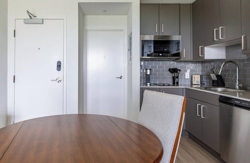 Golden Gate Apartment | Landing | Modern Studio, Clubhouse, Courtyard