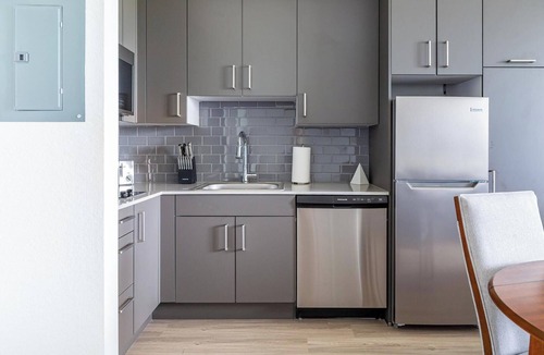 Golden Gate Apartment | Landing | Modern Studio, Clubhouse, Courtyard