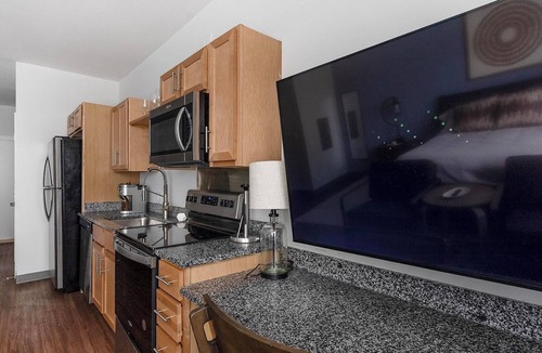 Five Points South Apartment | Landing | Modern Studio, Gym, Yoga Studio