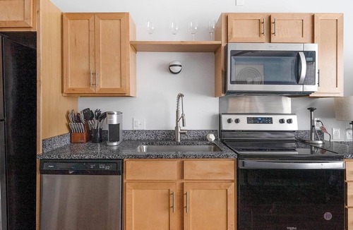 Five Points South Apartment | Landing | Modern Studio, Gym, Yoga Studio