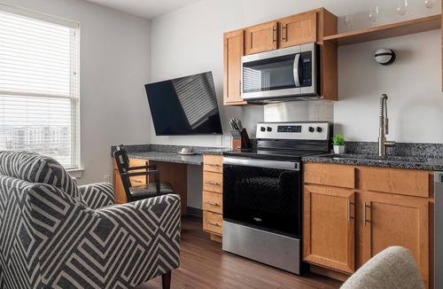 Five Points South Apartment | Landing | Modern Studio, Pool, Gym