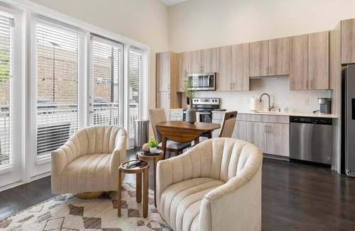 Fort Worth Apartment | Landing | Modern Studio in Bricktown