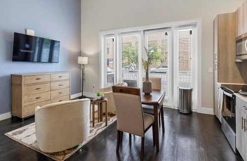 Fort Worth Apartment | Landing | Modern Studio in Bricktown