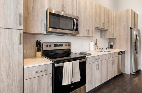 Fort Worth Apartment | Landing | Modern Studio in Bricktown