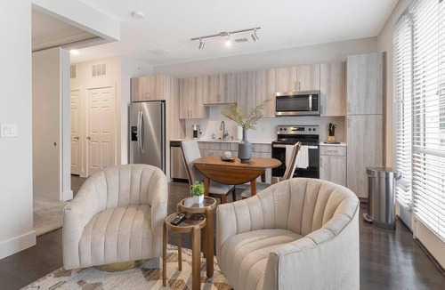 Fort Worth Apartment | Landing | Modern Studio in Bricktown