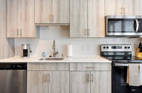 Fort Worth Apartment | Landing | Modern Studio in Bricktown