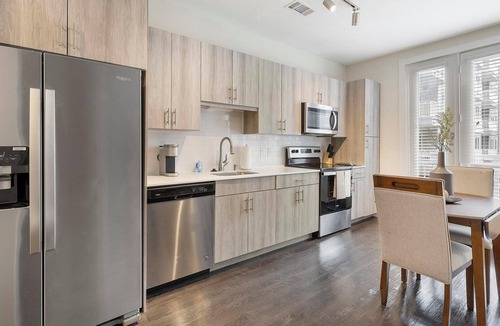 Fort Worth Apartment | Landing | Modern Studio in Bricktown