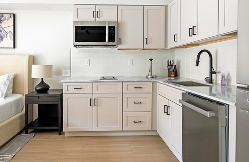 Northeast Raleigh Apartment | Landing | Modern Studio, Pool, Gym