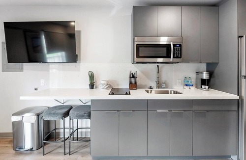 Hermitage Apartment | Landing | Modern Studio in Downtown Hermitage
