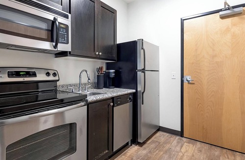 Pearl District Apartment | Landing | Modern Studio, Gym, Courtyard
