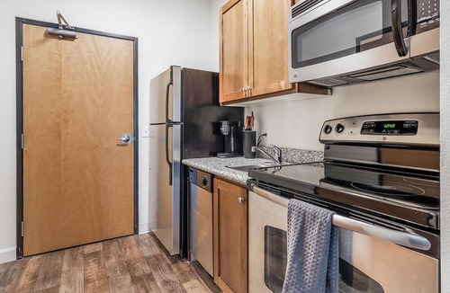 Pearl District Apartment | Landing | Modern Studio, Courtyard, Gym