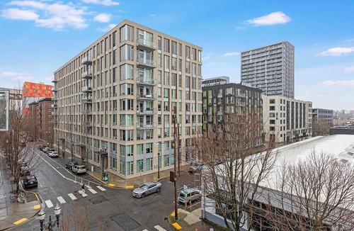 Pearl District Apartment | Landing | Modern Studio, Courtyard, Gym