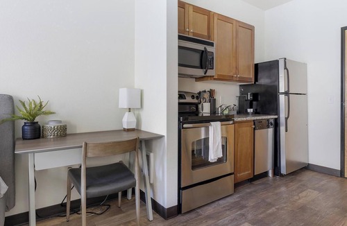 Pearl District Apartment | Landing | Modern Studio, Courtyard, Gym