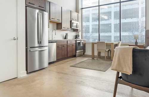 Downtown St. Louis Apartment | Landing | Modern Studio, Gym, Rooftop Lounge