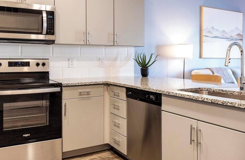 Northgate Apartment | Landing | Modern 1BD, Pool, Gym