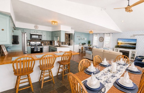 Gravois Mills House | Landing on Lake Time: Lakefront-4BD/2BA/Private Dock/Decks/Firepit-10PP