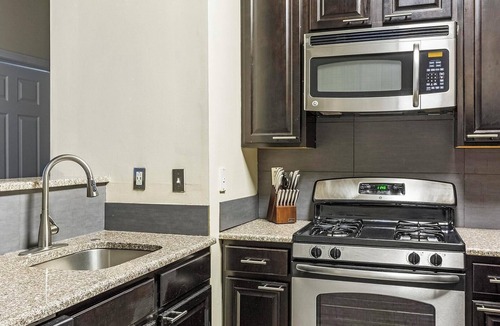 Norristown Apartment | Landing | Spectacular 2BD, Pool, Clubhouse