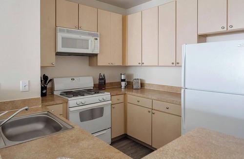 Norristown Apartment | Landing | Spectacular 2BD, Gym, Clubhouse