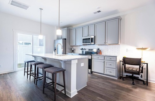 Port Wentworth Apartment | Landing | Spectacular 2BD, Gym, Pool
