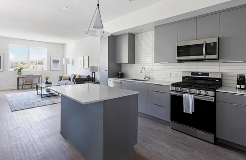 Rhodes Ranch Apartment | Landing | Spectacular 2BD, Clubhouse, Courtyard
