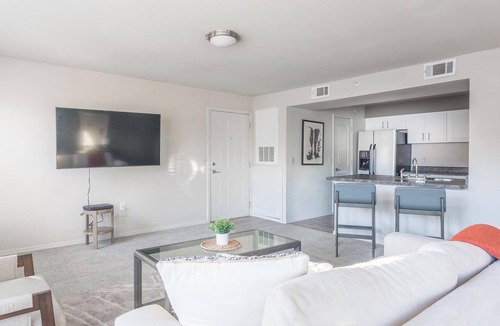 Broken Arrow Apartment | Landing | Spectacular 1BD, Courtyard, Pool
