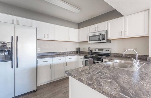 Broken Arrow Apartment | Landing | Spectacular 1BD, Courtyard, Pool