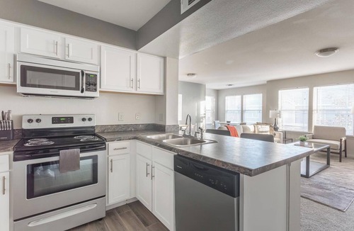 Broken Arrow Apartment | Landing | Spectacular 1BD, Courtyard, Pool