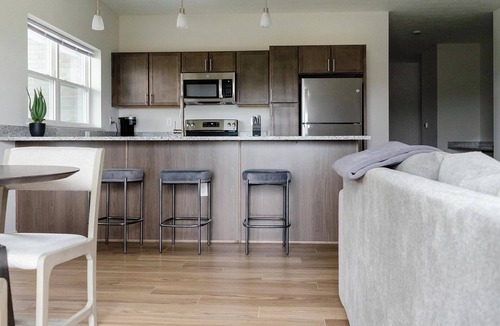 Cartersburg Apartment | Landing | Spectacular 2BD, Courtyard, Gym