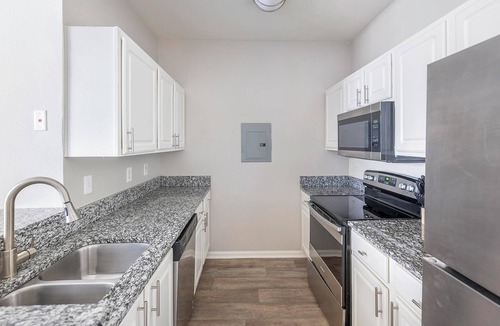 Murfreesboro Apartment | Landing | Spectacular 1BD, Gym, Clubhouse