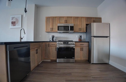 Kensington Apartment | Landing | Spectacular 1BD, Rooftop Lounge
