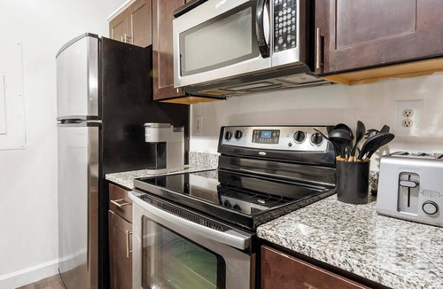 Downtown Baltimore Apartment | Landing | Spectacular 1BD, Courtyard, Gym
