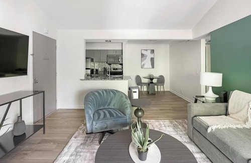 Green Hills Apartment | Landing | Spectacular 1BD, Gym, Pool