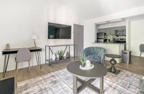 Green Hills Apartment | Landing | Spectacular 1BD, Gym, Pool