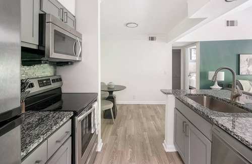 Green Hills Apartment | Landing | Spectacular 1BD, Gym, Pool