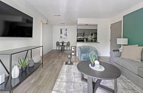Green Hills Apartment | Landing | Spectacular 1BD, Pool, Courtyard