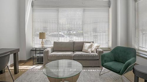 Central City Apartment | Landing Spectacular 1BD Gym