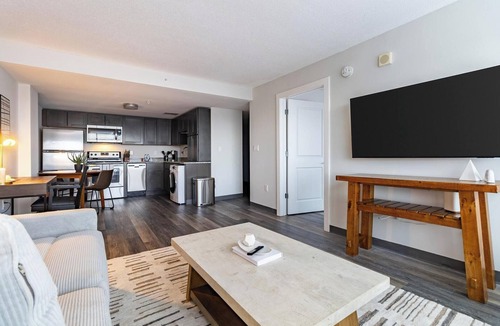 Downtown Hartford Apartment | Landing | Spectacular 1BD, Gym, Game Room
