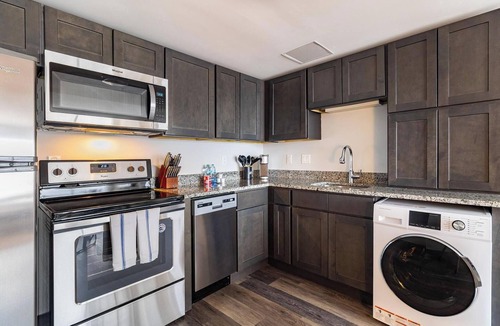 Downtown Hartford Apartment | Landing | Spectacular 1BD, Gym, Game Room
