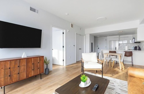 Hackensack Apartment | Landing | Spectacular 1BD, Courtyard