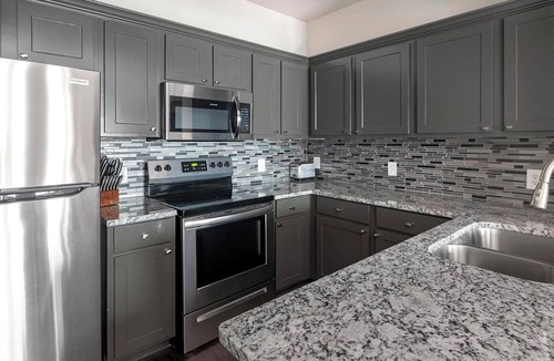 Richmond Apartment | Landing | Spectacular 1BD, Pool, Gym