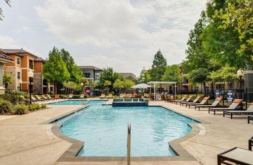 Richmond Apartment | Landing | Spectacular 1BD, Pool, Gym