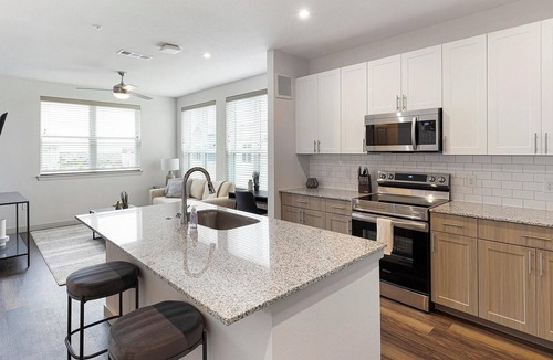 Fate Apartment | Landing | Spectacular 1BD, Clubhouse, Pool