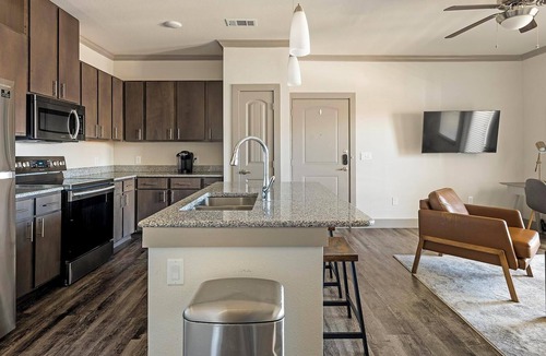 Manor Apartment | Landing | Spectacular 1BD, Clubhouse, Pool