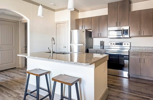 Manor Apartment | Landing | Spectacular 1BD, Clubhouse, Pool