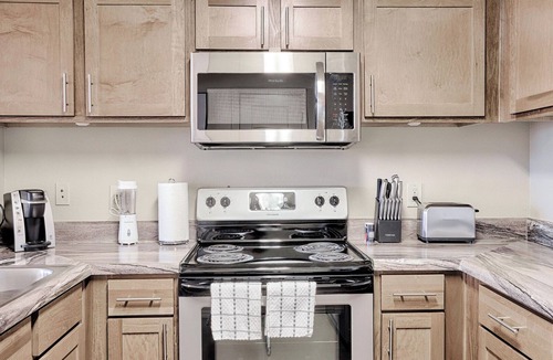 Jenks Apartment | Landing | Spectacular 1BD, Gym, Clubhouse