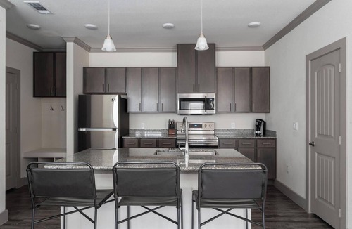 Manor Apartment | Landing | Spectacular 1BD, Gym, Pool