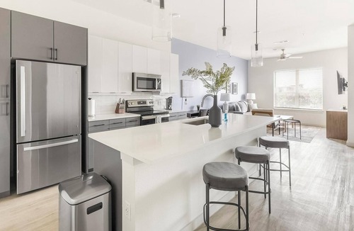 Plano Apartment | Landing | Spectacular 1BD, Gym, Pool