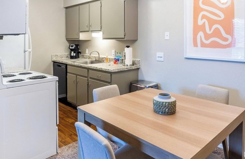 South Tulsa Apartment | Landing | Spectacular 1BD, Gym, Clubhouse